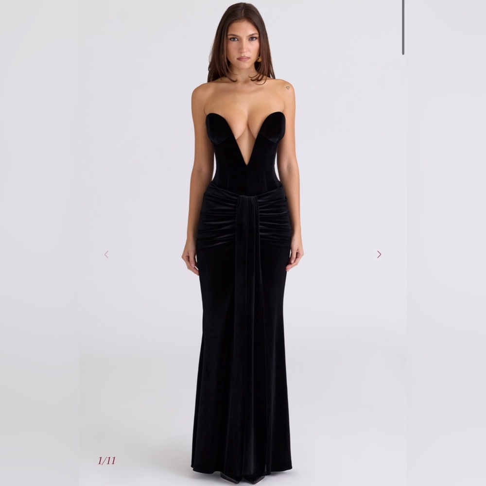 House of CB VIENNE
Black Velvet Deep Plunge Maxi Gown - Limited Edition